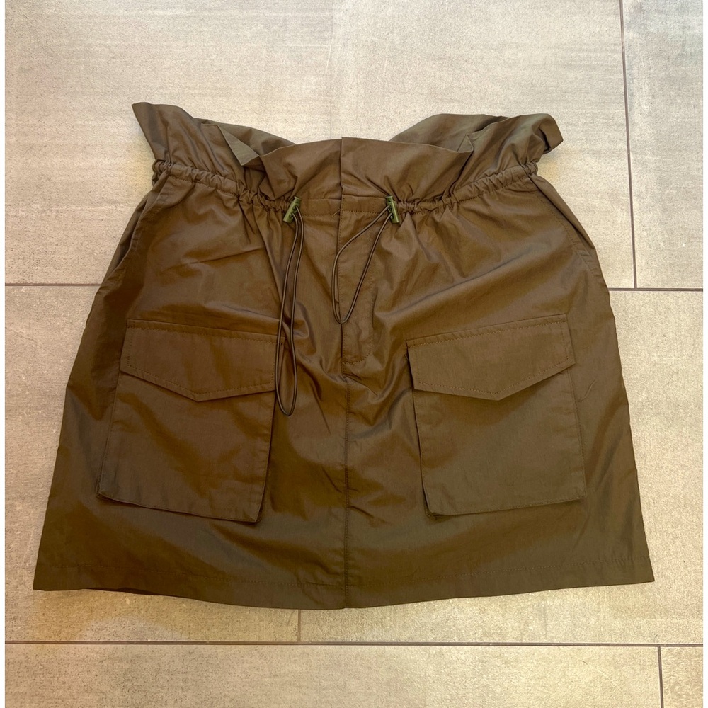 Olive Green Mini Skirt w cool Drawstring & cargo pockets too! Quick dry nylon😎
